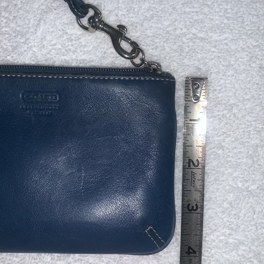Vintage Coach Wristlet Blue. Some wear as seen in pics - Picture 6 of 7